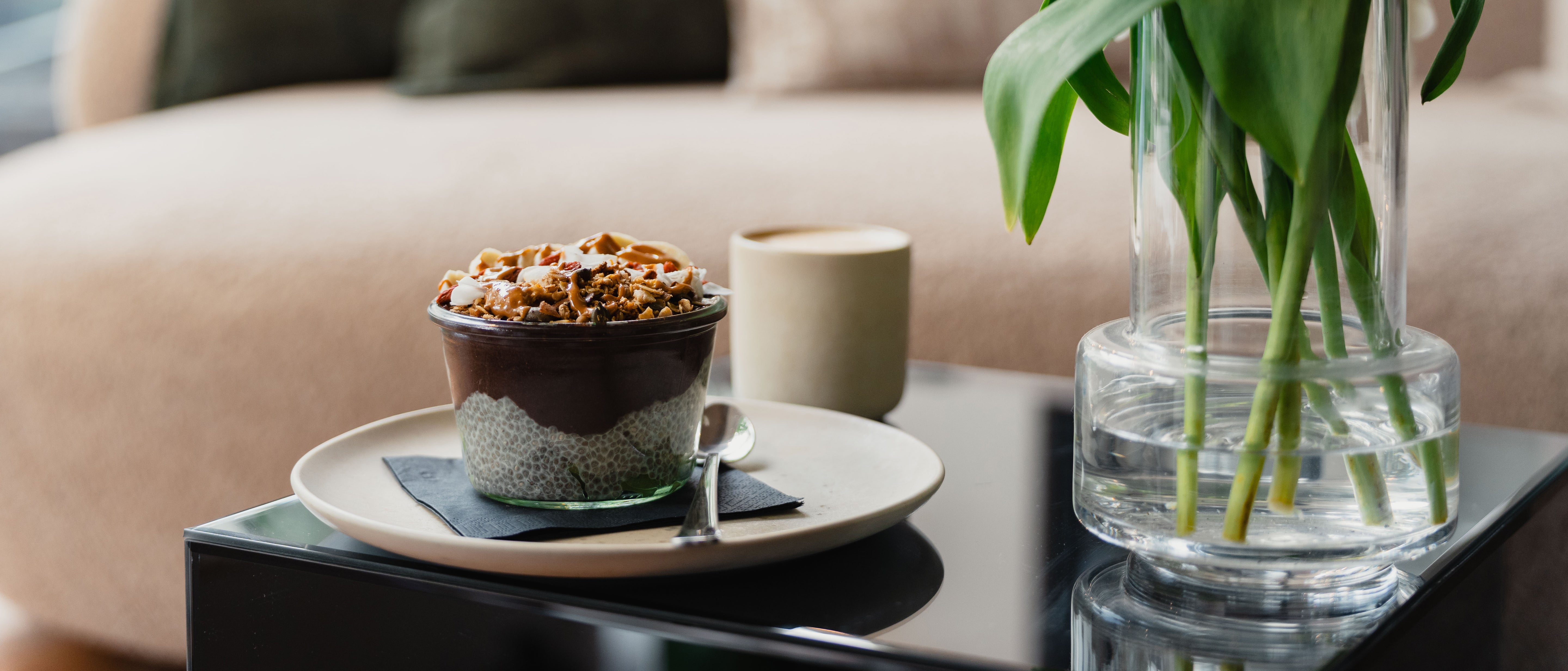 Acai Bowl und Specialty Coffee sowie Matcha und Protein Shakes im JOSEF P Café in Düsseldorf