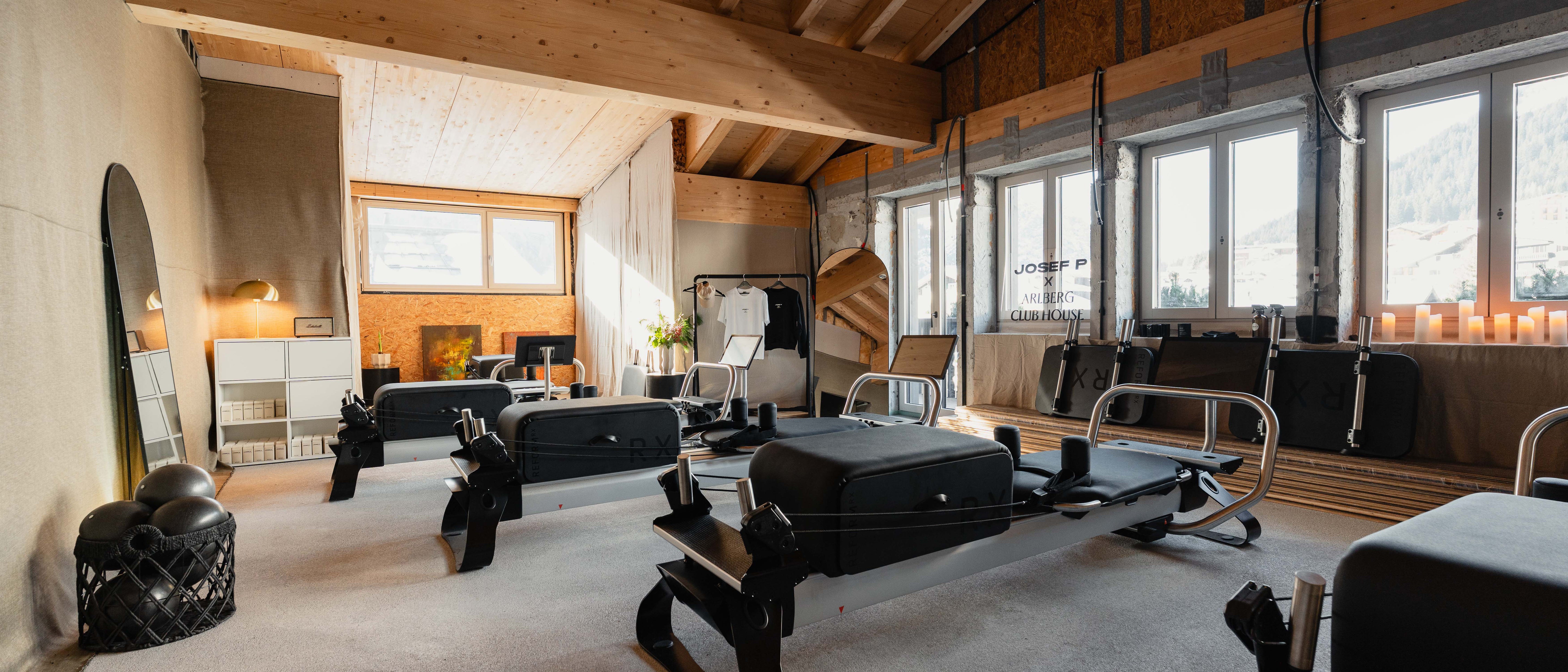 Premium Reformer Pilates Gruppenkurse, Personal Training und freies Training am Bildschirm bei JOSEF P Lech am Arlberg im Arlberg Clubhouse